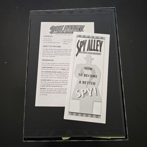 Spy Alley - Mensa Award-Winning Strategy Game - Ages 8+ - Picture 7 of 9